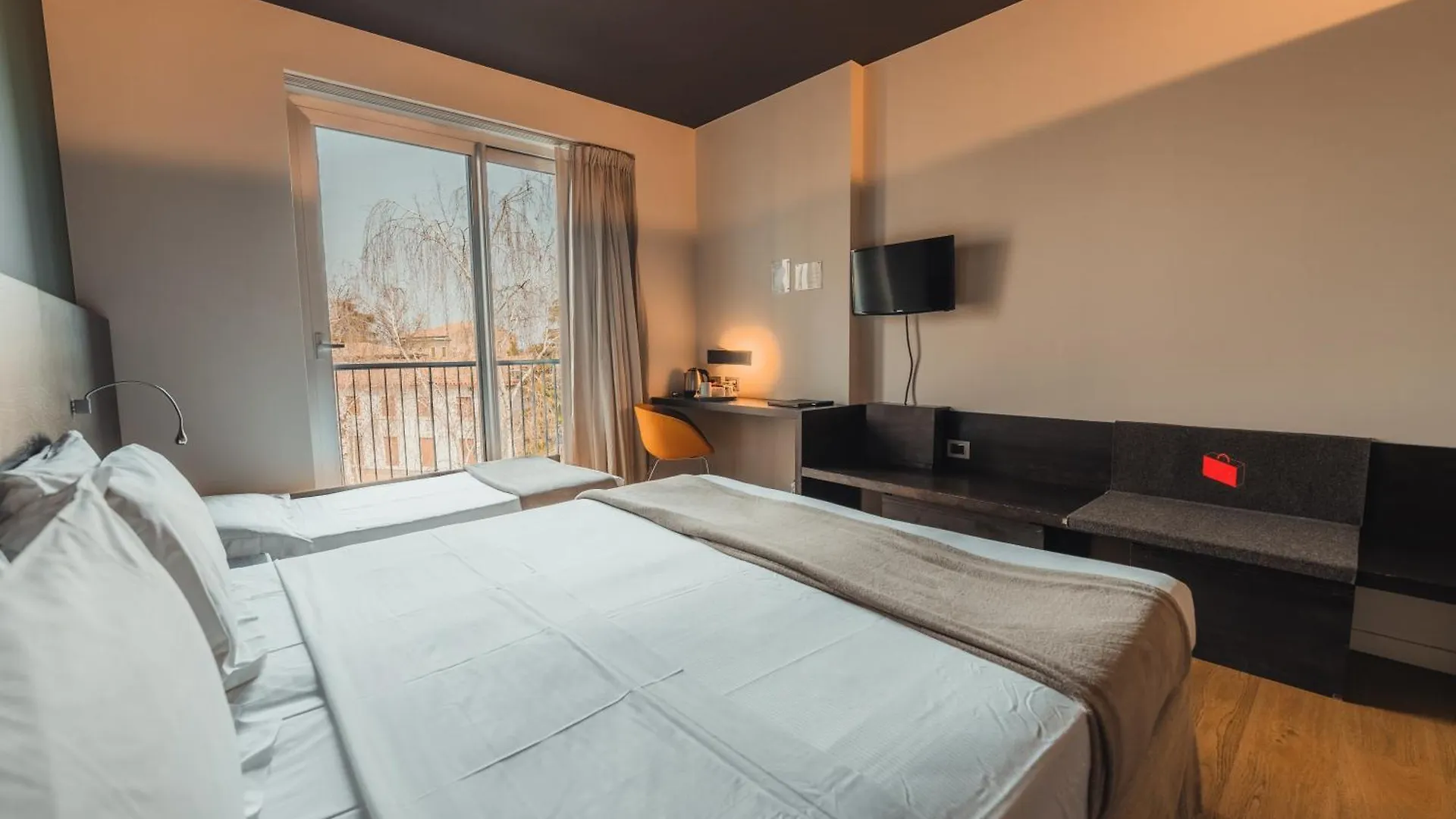 Mod 05 Bike Hotel ساندرا 3*,  إيطاليا